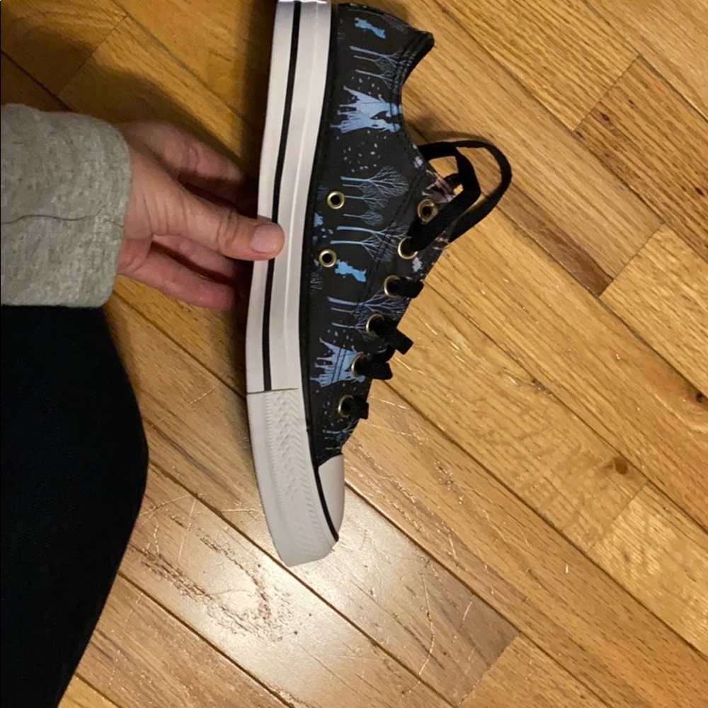 Disney women’s Frozen converse - Brand New